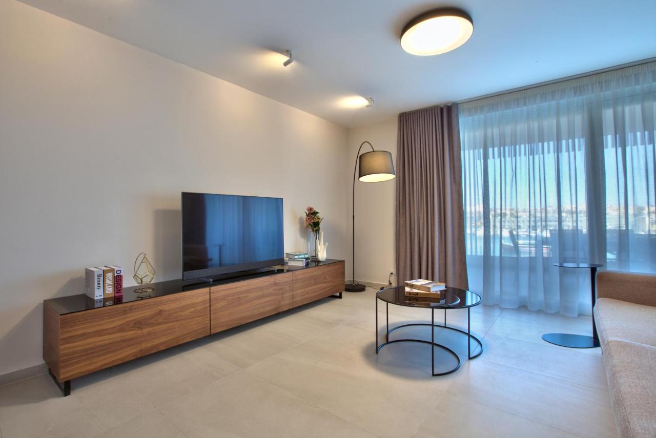 Sea Front Spacious Valletta Views Apartments Sliema Dış mekan fotoğraf